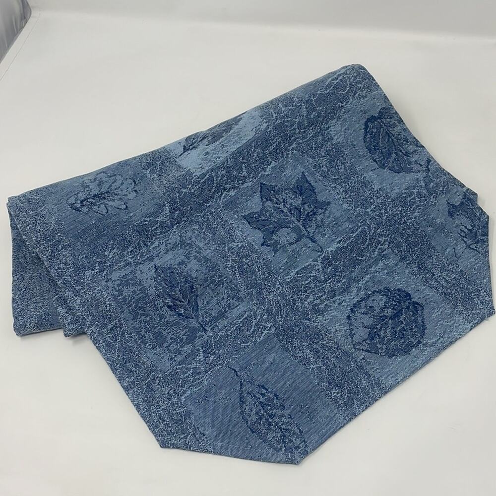 Autumn leaves table runner